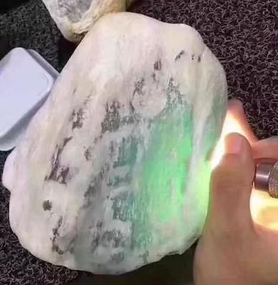 梧越珠宝木那场口雪花棉飘花缅甸翡翠